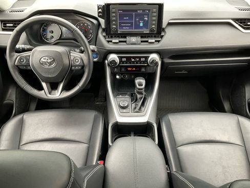 Used 2022 Toyota RAV4 XLE Premium image 14