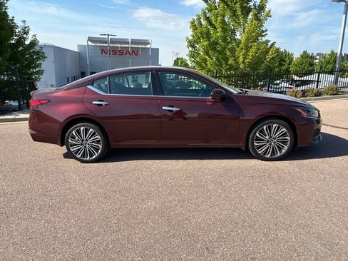 Used 2025 Nissan Altima 2.5 SL AWD/4WD image 11