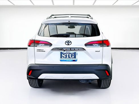 Used 2022 Toyota Corolla Cross XLE w/ Black Badges Package (TMS) FWD image 5