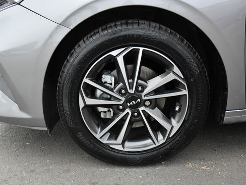 Used 2023 Kia Forte LXS image 12