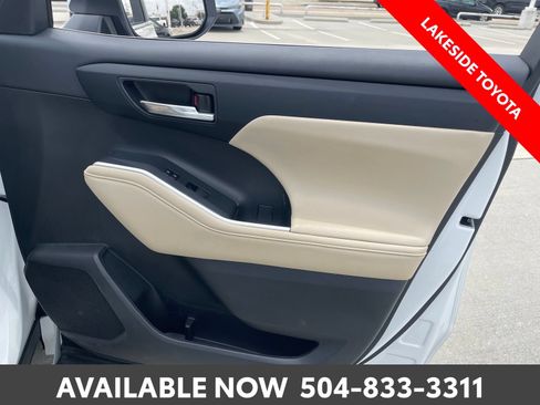 Certified 2024 Toyota Highlander XLE FWD image 19