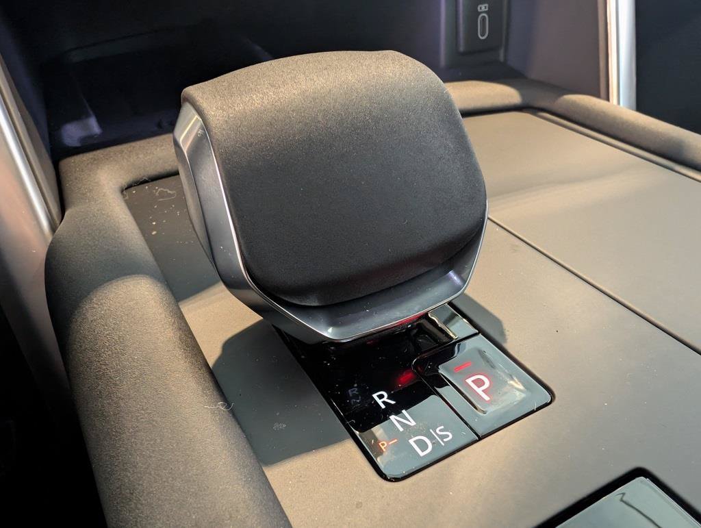New 2026 Land Rover Discovery Limited Edition AWD/4WD image 24