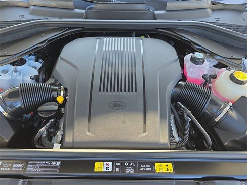 New 2025 Land Rover Range Rover Long Wheelbase SE image 32