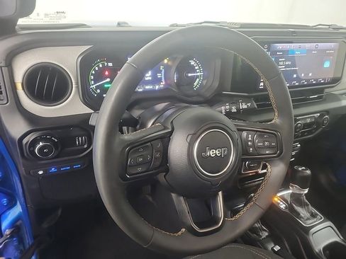 Used 2024 Jeep Wrangler Unlimited w/ Convenience Group AWD/4WD image 8
