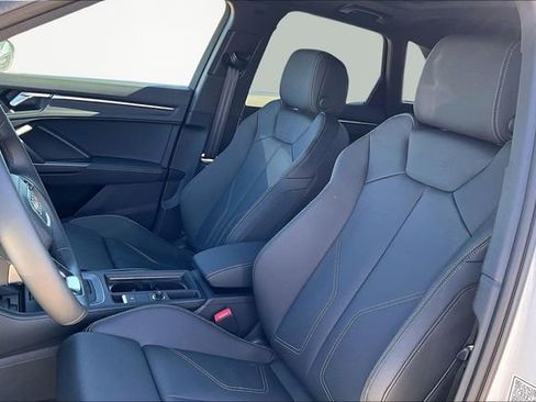New 2025 Audi Q3 2.0T Premium image 11