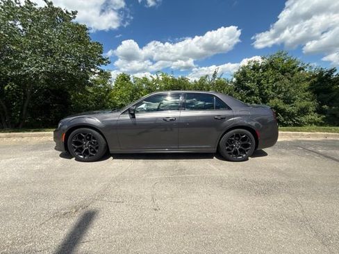Used 2020 Chrysler 300 S w/ Safetytec Plus Group RWD image 5