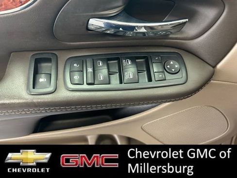 Used 2015 Chrysler Town & Country Touring-L w/ Driver Convenience Group image 15