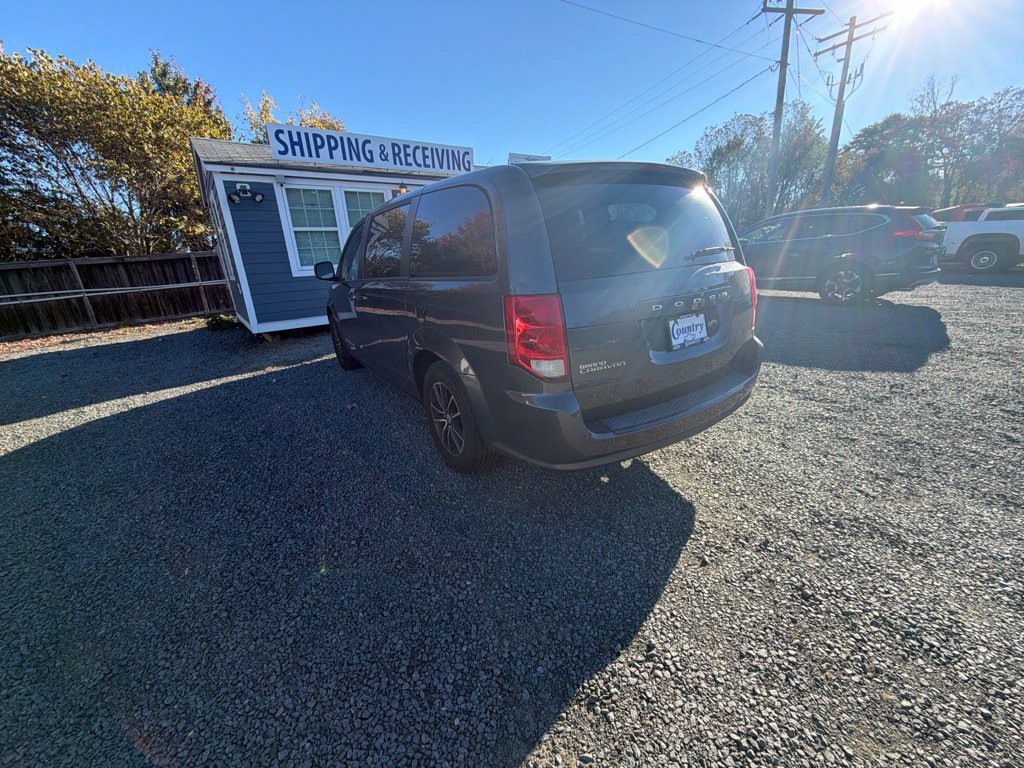 Used 2018 Dodge Grand Caravan SE FWD image 5