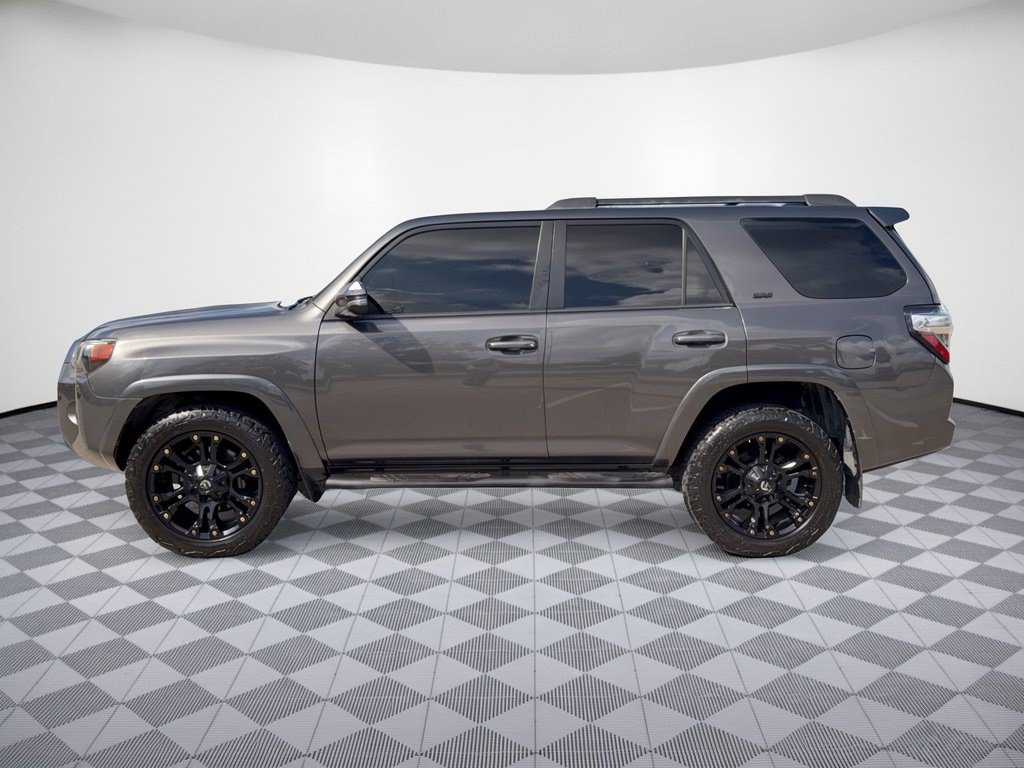 Used 2018 Toyota 4Runner SR5 Premium RWD image 2