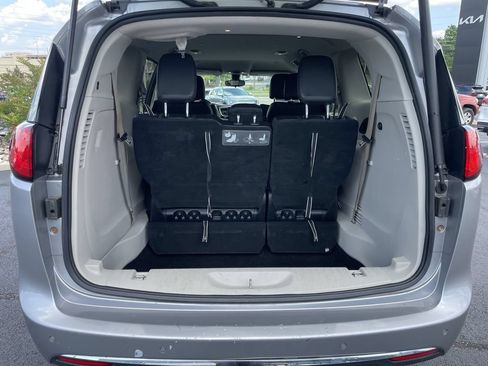 Used 2017 Chrysler Pacifica Touring-L FWD image 33
