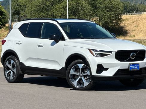 Used 2023 Volvo XC40 B5 Plus w/ Protection Package Premier AWD/4WD image 1