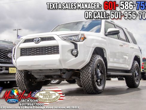 Used 2019 Toyota 4Runner SR5 AWD/4WD image 4