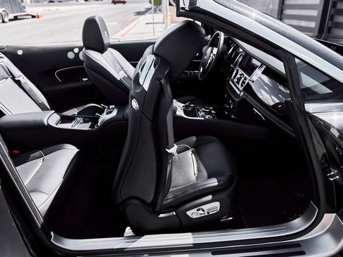 Used 2018 Rolls-Royce Dawn RWD image 43