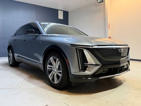 Certified 2024 Cadillac Lyriq Tech RWD image 7