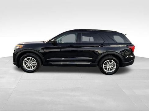 Used 2025 Ford Explorer Active image 2