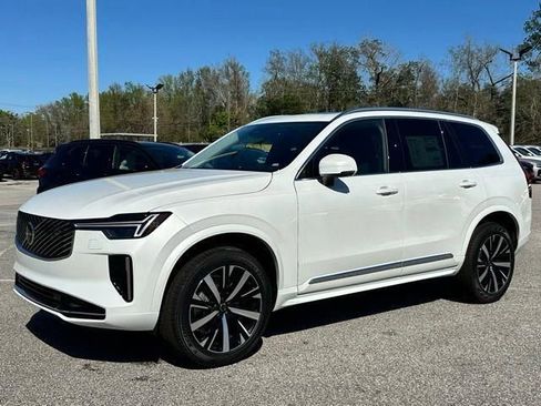 New 2026 Volvo XC90 B5 Core image 4