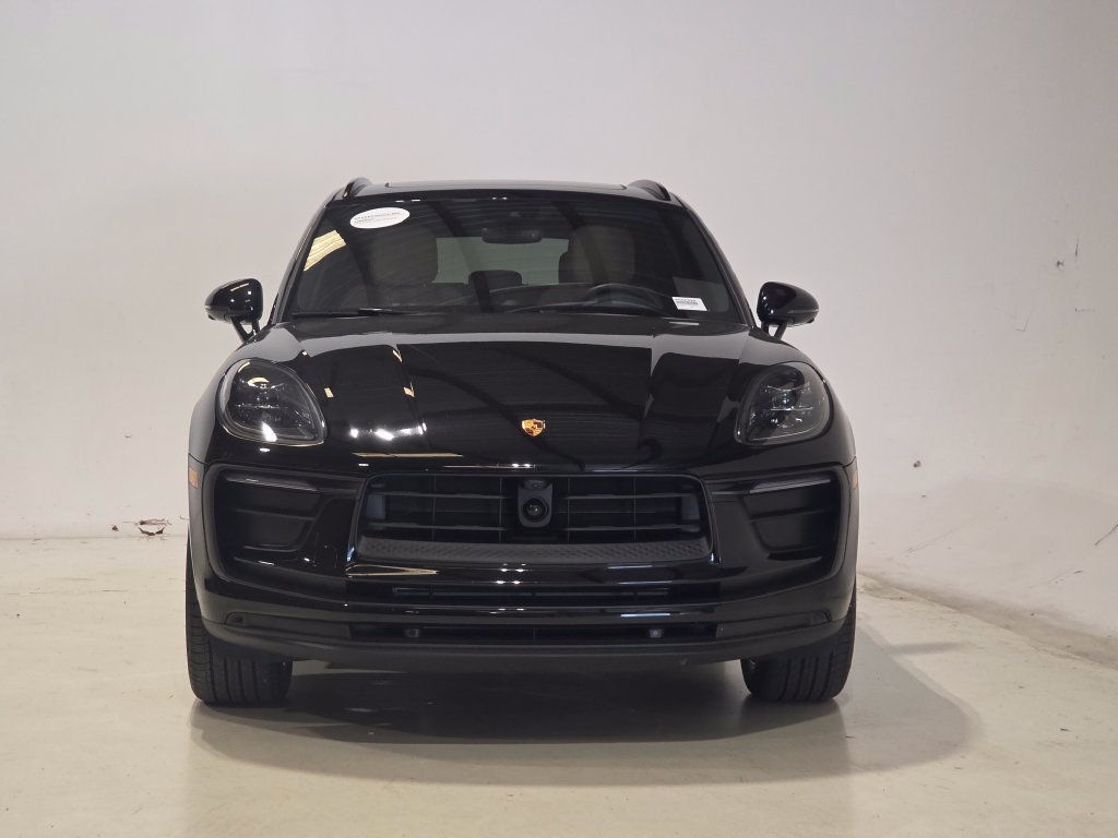Certified 2026 Porsche Macan AWD/4WD image 4