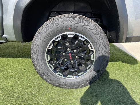 New 2026 GMC Canyon AT4 image 9