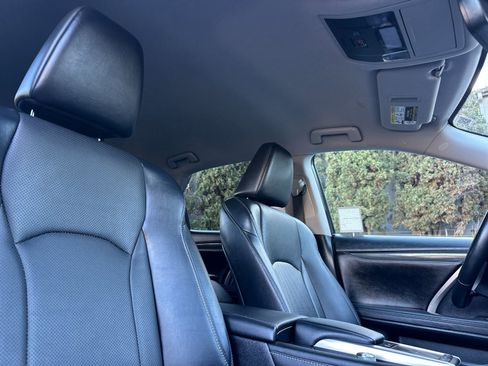 Used 2020 Lexus RX 450h AWD image 18