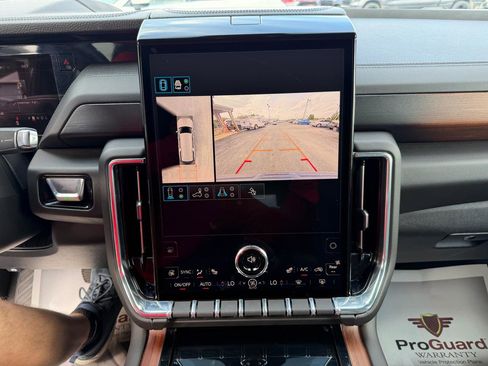 Used 2025 GMC Yukon XL Denali AWD/4WD image 36