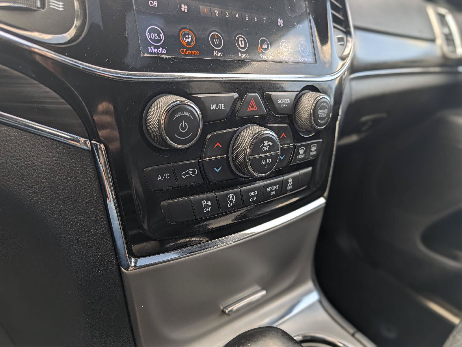 Used 2020 Jeep Grand Cherokee Limited AWD/4WD image 28
