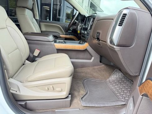 Used 2018 Chevrolet Silverado 1500 LTZ w/ Sport Package AWD/4WD image 17