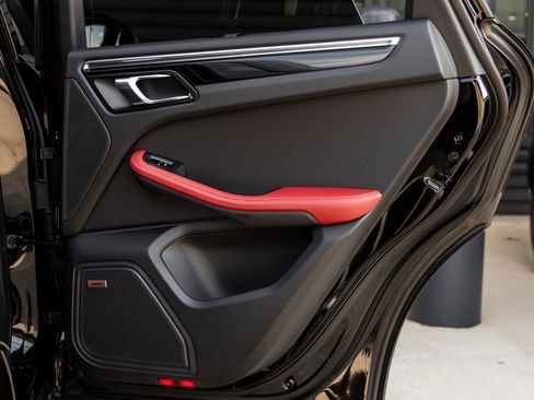 New 2025 Porsche Macan image 39