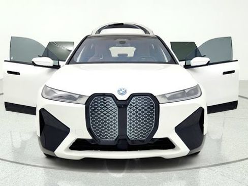 Used 2024 BMW iX xDrive50 w/ Premium Package AWD/4WD image 12