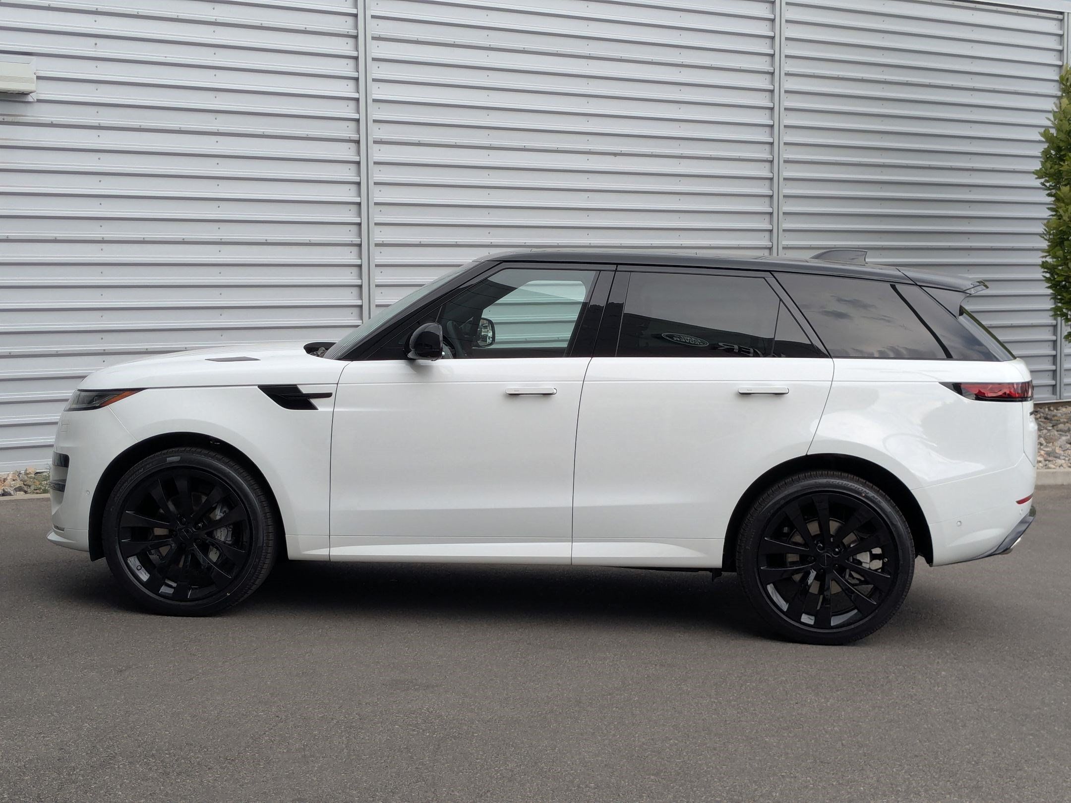 New 2026 Land Rover Range Rover Sport Dynamic SE AWD/4WD image 8