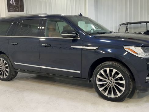 Used 2021 Lincoln Navigator L Reserve image 3