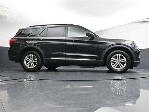 Used 2023 Ford Explorer XLT w/ Equipment Group 202A image 28