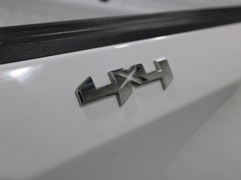 Used 2024 GMC Sierra 1500 SLE AWD/4WD image 32