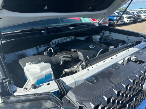 Used 2020 Toyota Tundra SR5 w/ SR5 Upgrade Package AWD/4WD image 42