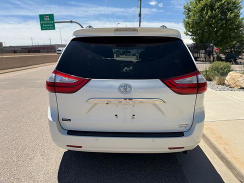 Used 2016 Toyota Sienna Limited AWD/4WD image 4