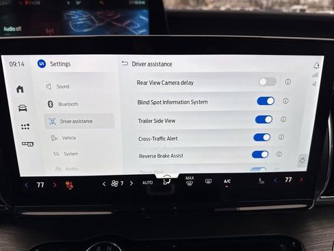 Used 2025 Ford Expedition Platinum image 16