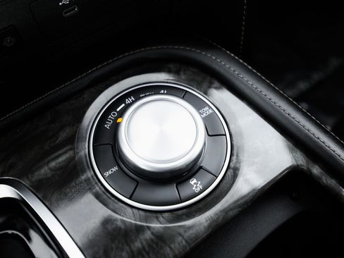 Used 2024 Nissan Armada Platinum w/ Captain's Chairs Package image 37