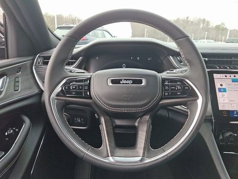 Used 2024 Jeep Grand Cherokee L Overland w/ Luxury Tech Group IV AWD/4WD image 19