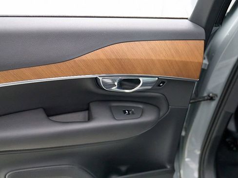 Certified 2025 Volvo XC90 B6 Plus AWD/4WD image 19