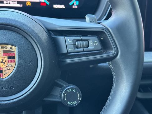 Certified 2025 Porsche Cayenne AWD/4WD image 28