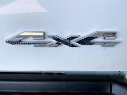 Used 2024 RAM 2500 Tradesman w/ Chrome Appearance Group AWD/4WD image 9