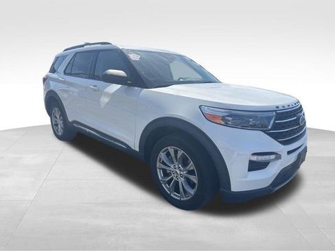 Used 2023 Ford Explorer XLT w/ Equipment Group 202A image 3