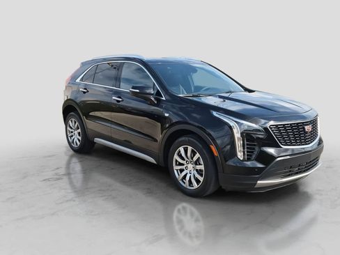 Used 2022 Cadillac XT4 Premium Luxury w/ Enhanced Visibility Package FWD image 2