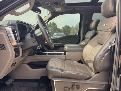 Used 2025 Ford F250 Platinum w/ Platinum Plus Package image 6