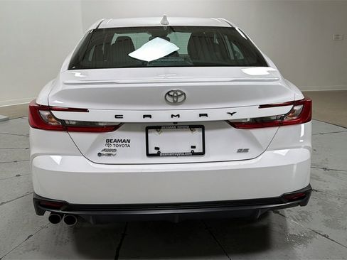 Used 2025 Toyota Camry SE image 4
