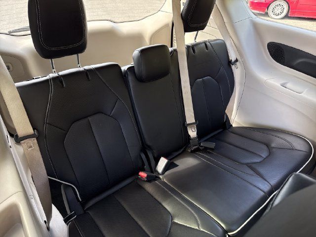 Used 2023 Chrysler Pacifica Limited FWD image 22