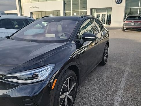 Used 2023 Volkswagen ID.4 Pro S image 2