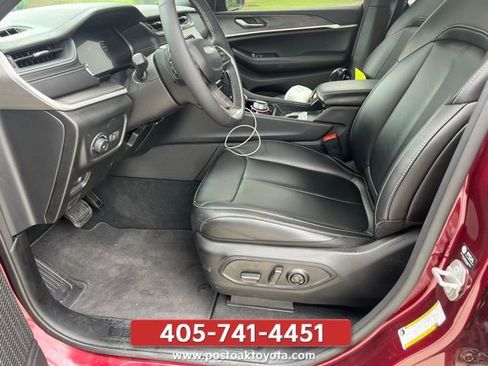 Used 2025 Jeep Grand Cherokee Limited w/ Black Appearance Package AWD/4WD image 6