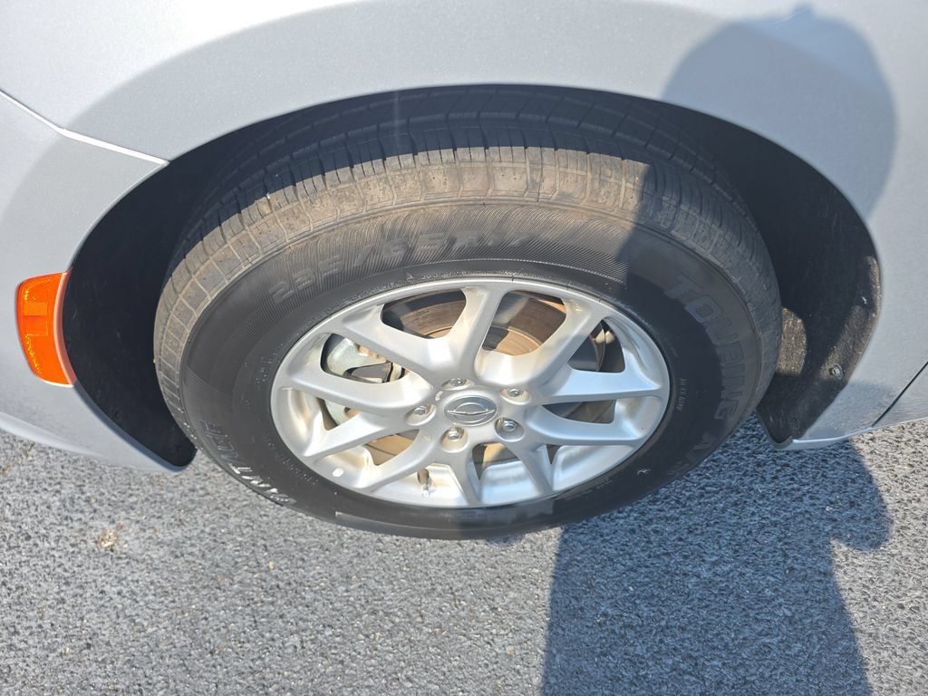 Used 2023 Chrysler Pacifica Touring-L FWD image 10
