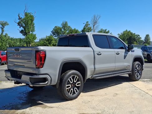 Used 2024 GMC Sierra 1500 AT4 w/ Technology Package AWD/4WD image 6