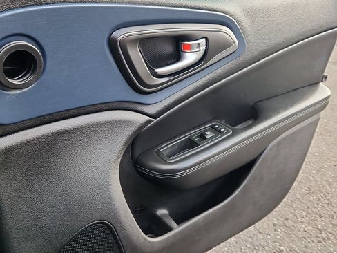 Used 2015 Chrysler 200 S AWD/4WD image 15